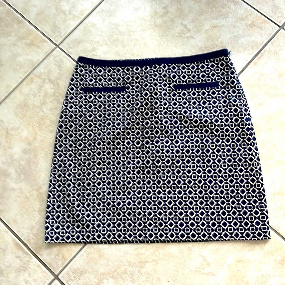 NWT Talbots white and navy blue skirt